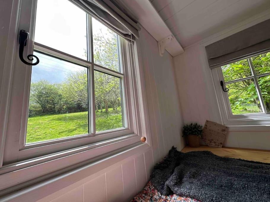 Cornwall Woodland Shepherd'S Hut Deirdres Hut Bodmin Exterior photo