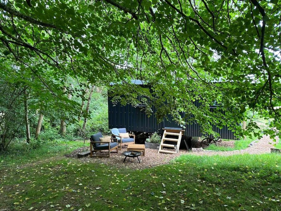 Cornwall Woodland Shepherd'S Hut Deirdres Hut Bodmin Exterior photo