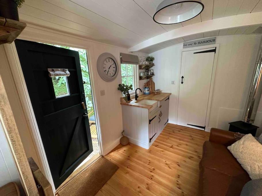 Cornwall Woodland Shepherd'S Hut Deirdres Hut Bodmin Exterior photo