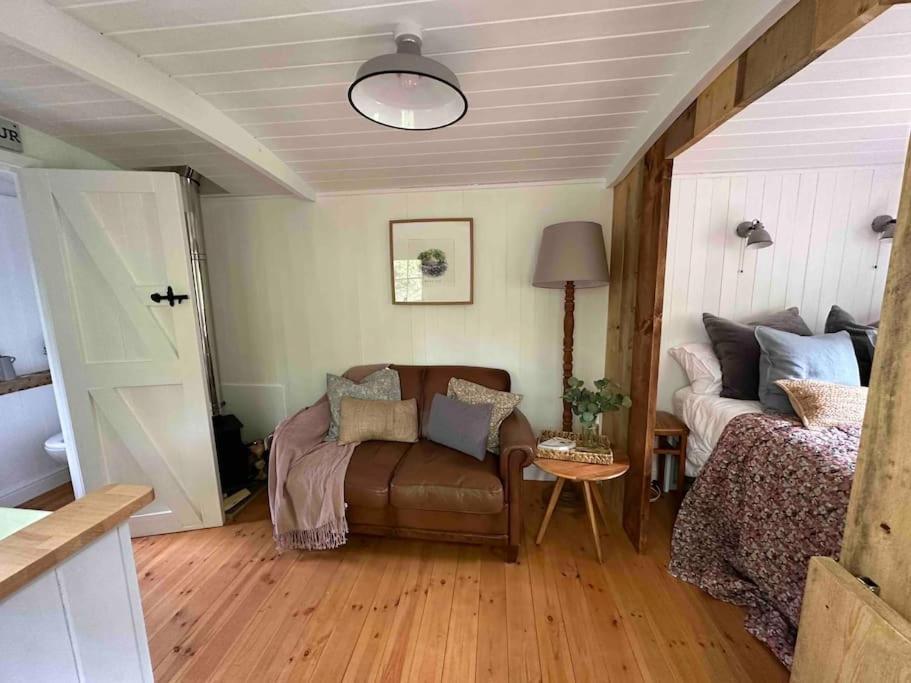 Cornwall Woodland Shepherd'S Hut Deirdres Hut Bodmin Exterior photo