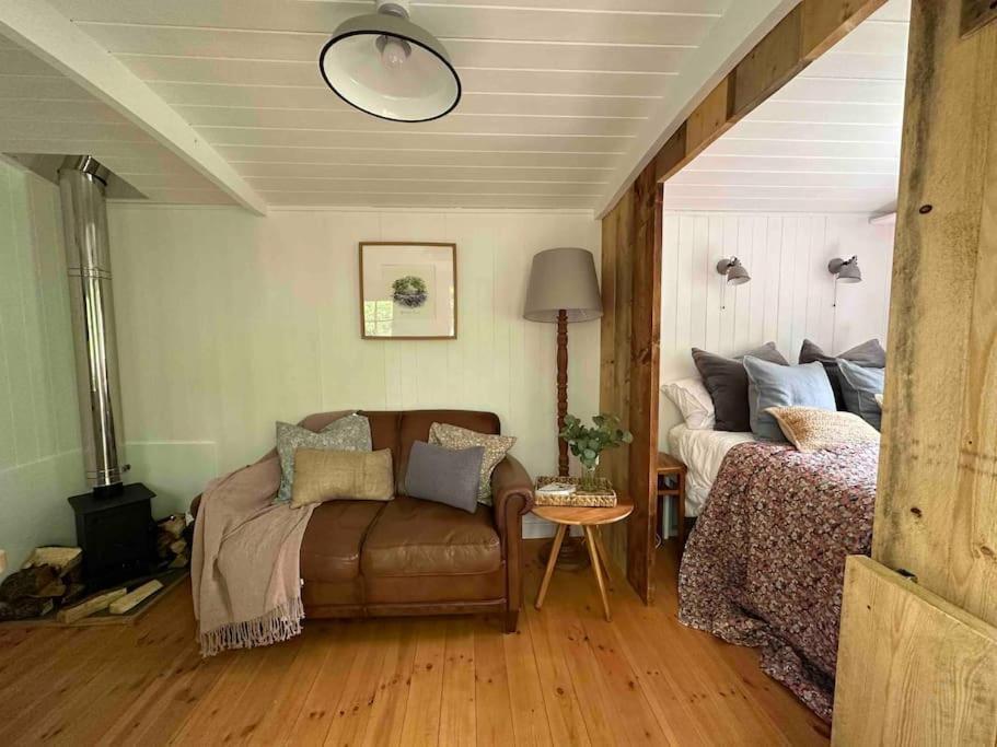 Cornwall Woodland Shepherd'S Hut Deirdres Hut Bodmin Exterior photo
